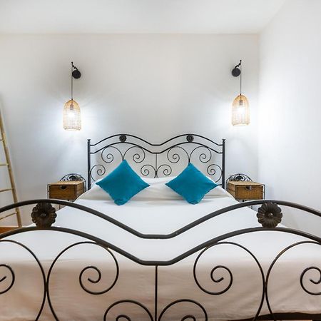 Aetos Home With Shared Swimming Pool - Porto Pino Hill 外观 照片