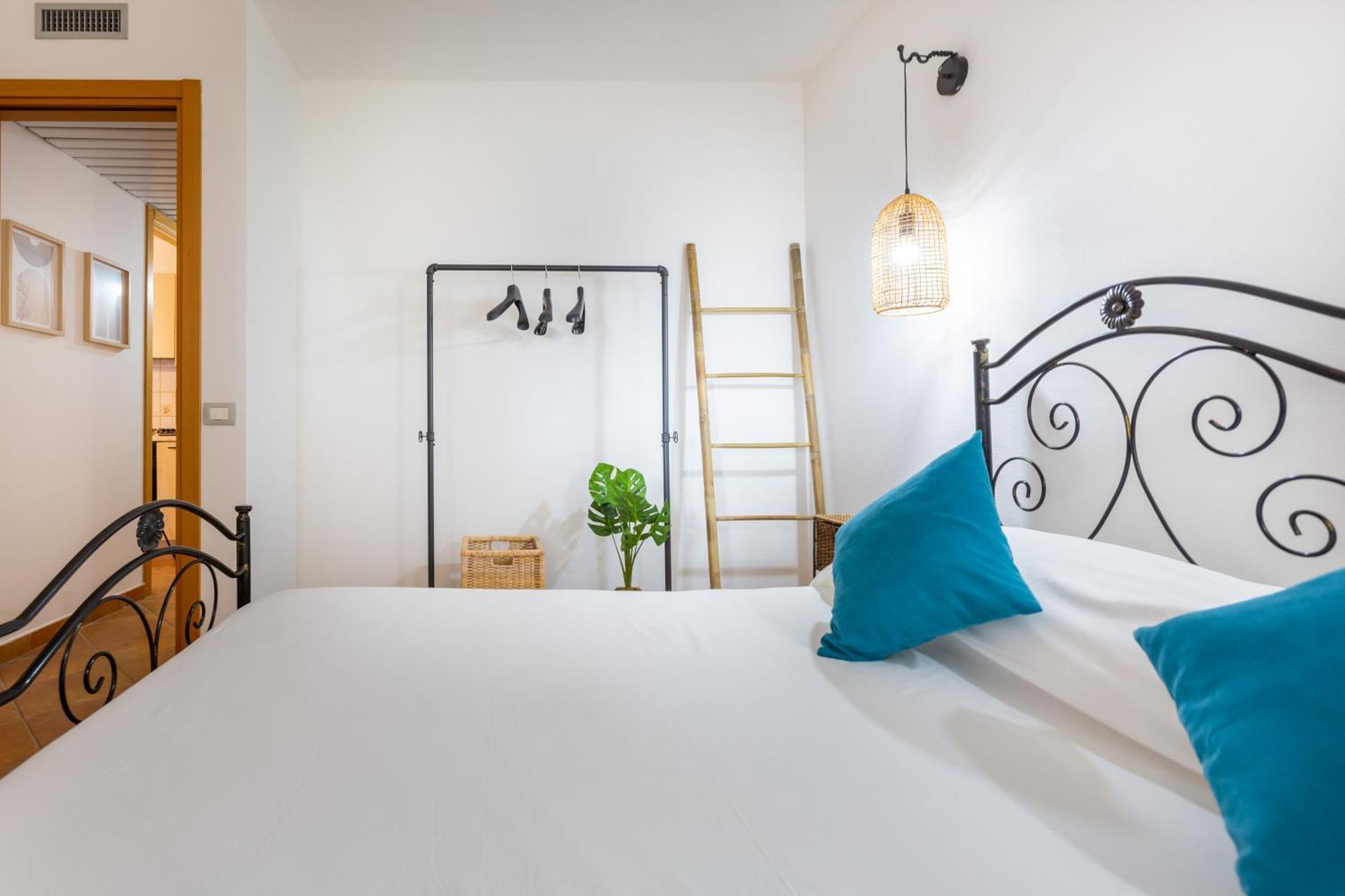 Aetos Home With Shared Swimming Pool - Porto Pino Hill 外观 照片